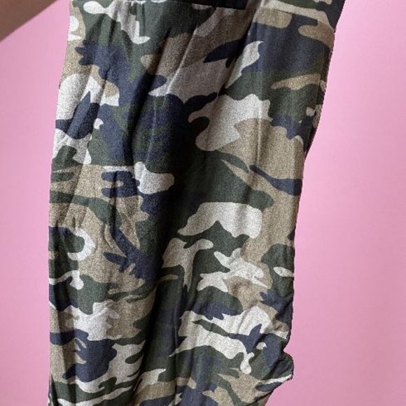 EVERYDAY essential leggings in camo - Picture 2 of 2